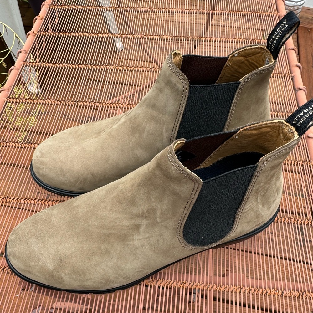 Blundstone Suede US 10 boots Never been worn